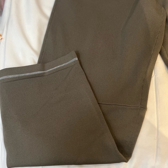 Lululemon Relaxed Pants Fit HR Knit Crop 24” Nomad Size : XS - Picture 10 of 16